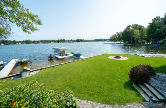 Discover Waterfront Silver Lake Cottages